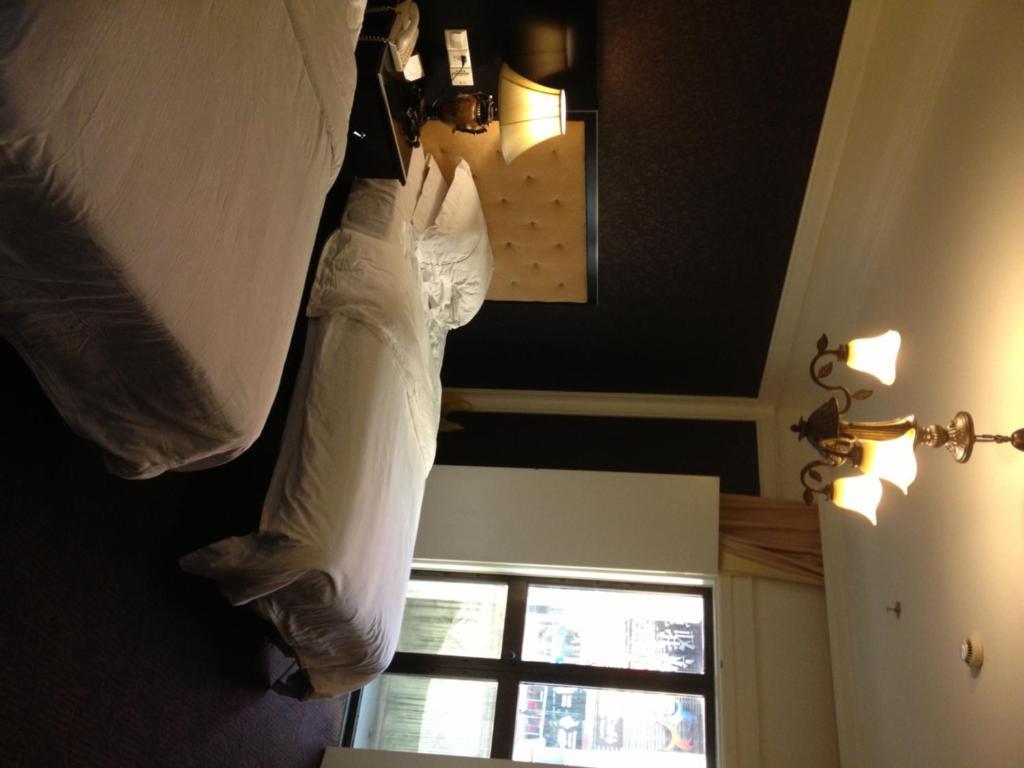 Manhattan Jinling Hotel Шанхай Экстерьер фото