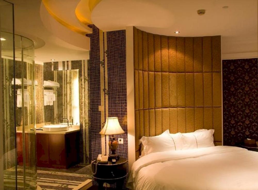 Manhattan Jinling Hotel Шанхай Экстерьер фото