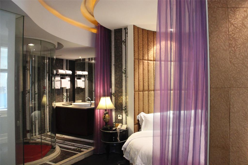 Manhattan Jinling Hotel Шанхай Экстерьер фото